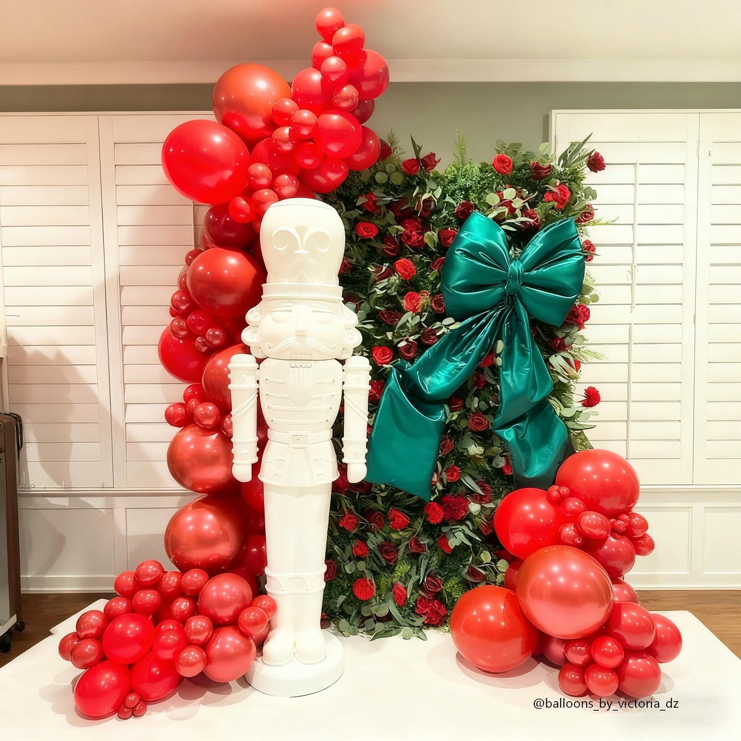 RTS Flower Wall Christmas Eucalyptus Leaves Red Rose Floral Backdrop for Event Party Decor