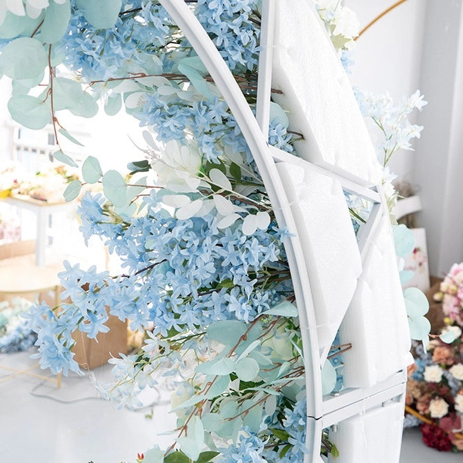 100% handmade, the blue moon flower arch provides a lifelike appearance and is easy to set up.