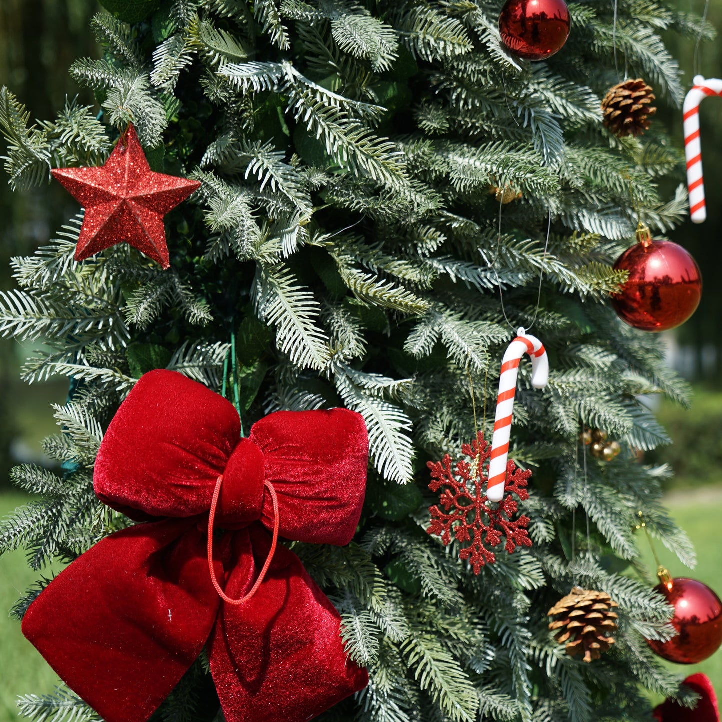 Green 8ftx8ft Outdoor Christmas Archway with Ornament