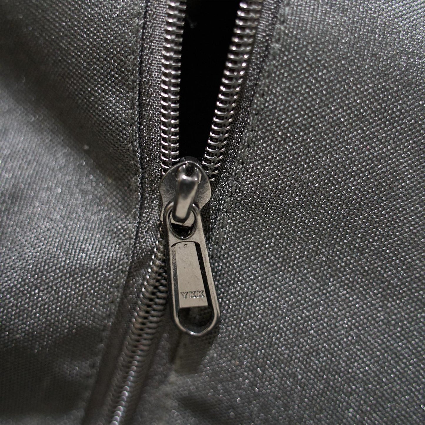 The detail of flower wall oxford handbag