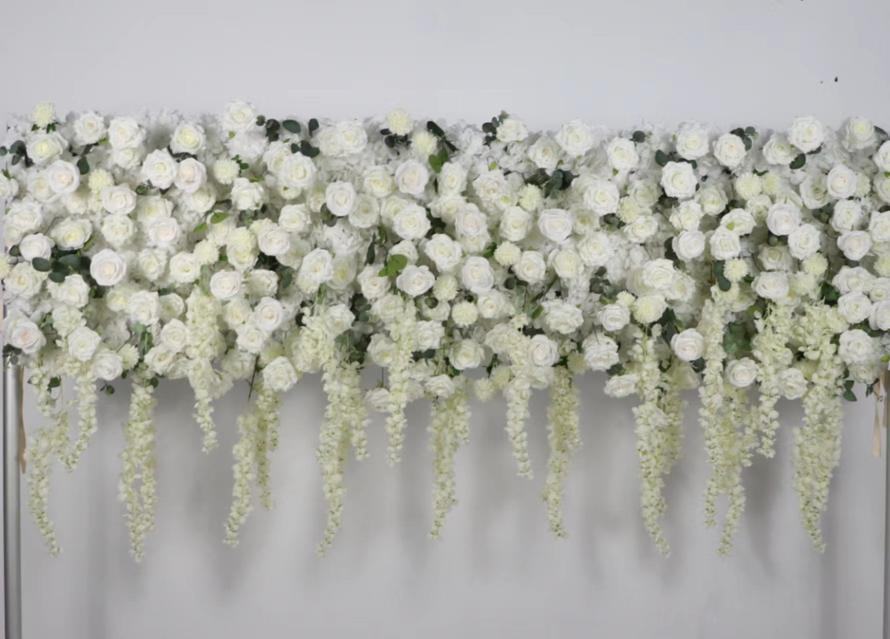 The white & green flower wall's detailed view shows off vivid colors and a realistic fabric backing.