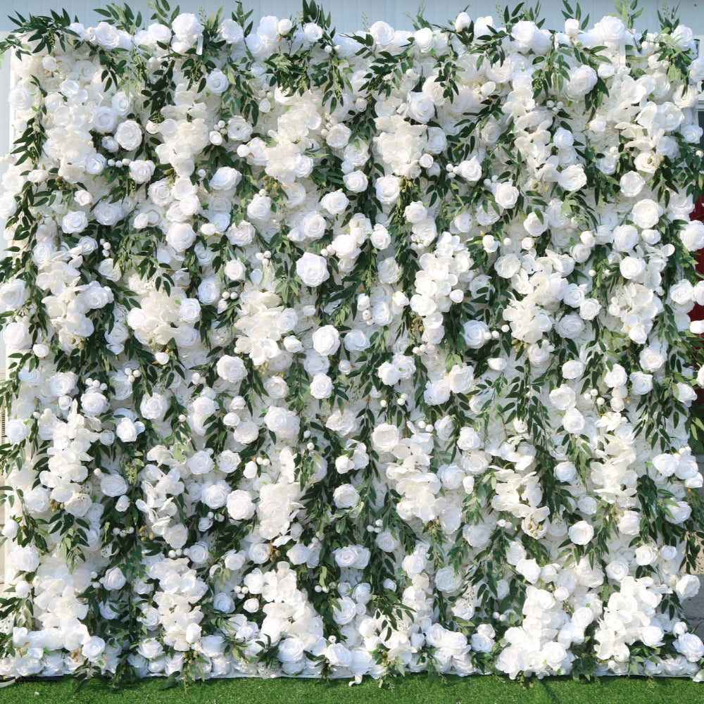 The green white rose fabric flower wall presents a elegant atmosphere.