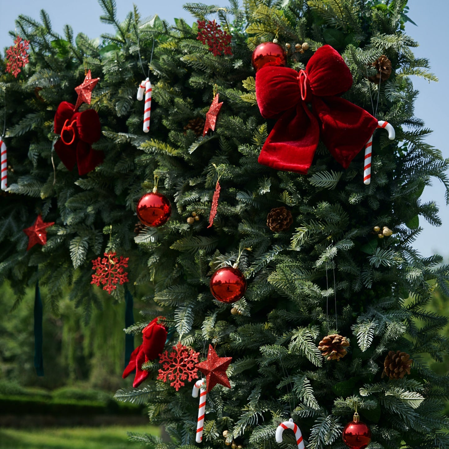 Green 8ftx8ft Outdoor Christmas Archway with Ornament