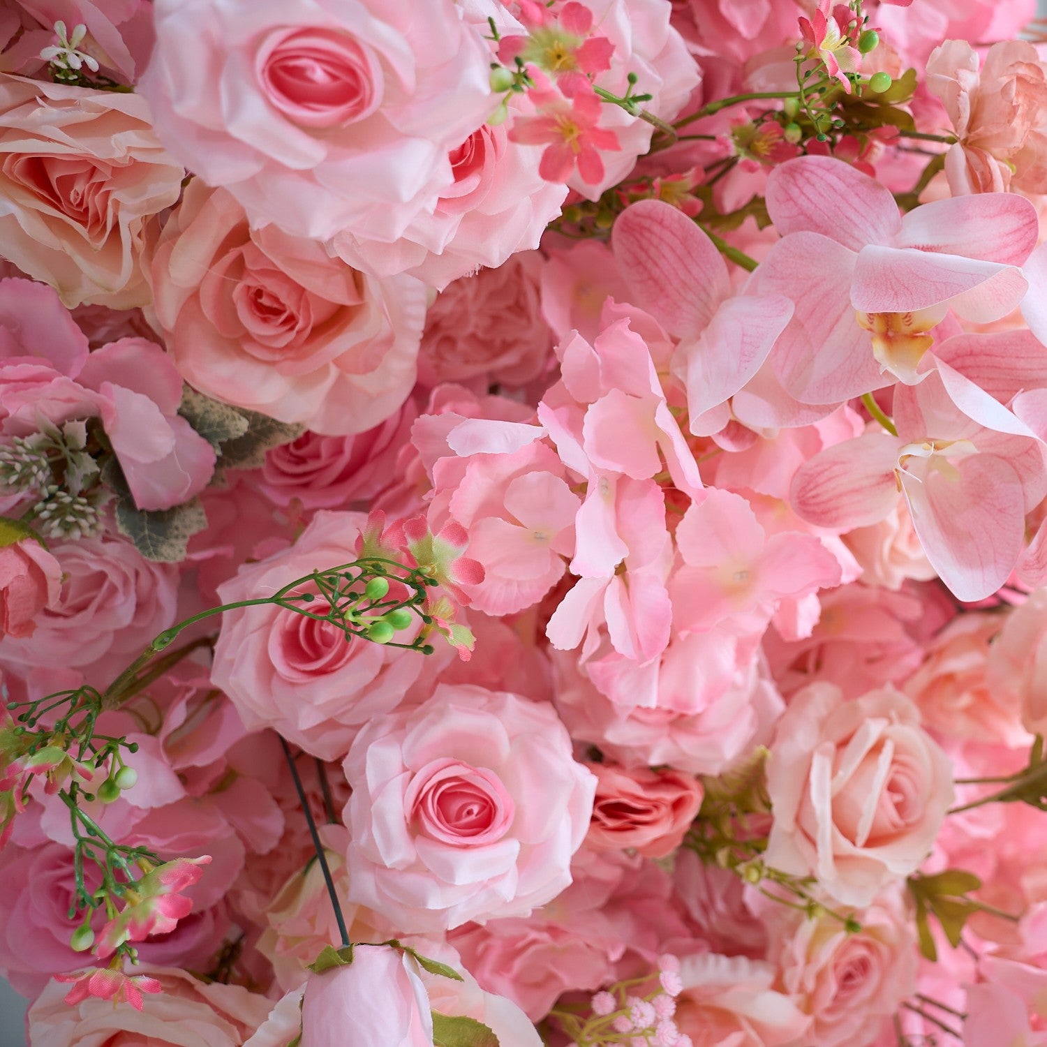 The pink roses flower wall looks vivid and realistic.