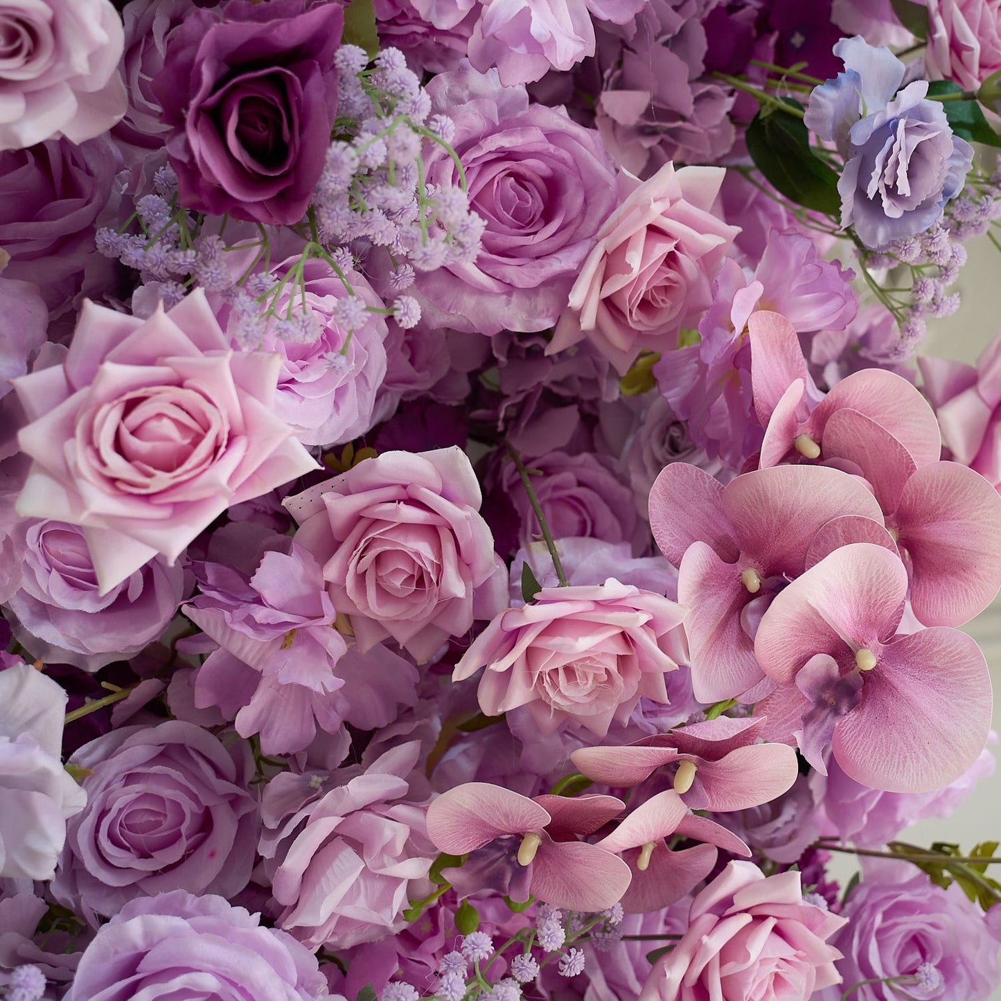 The purple roses florals flower wall looks vivid and lifelike.