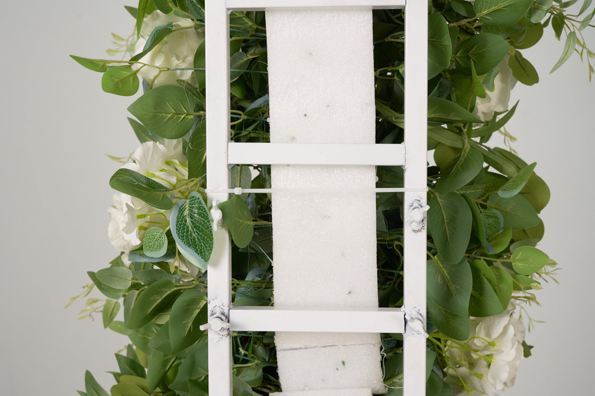 Green White Flower Arch for Wedding Party Decor Proposal