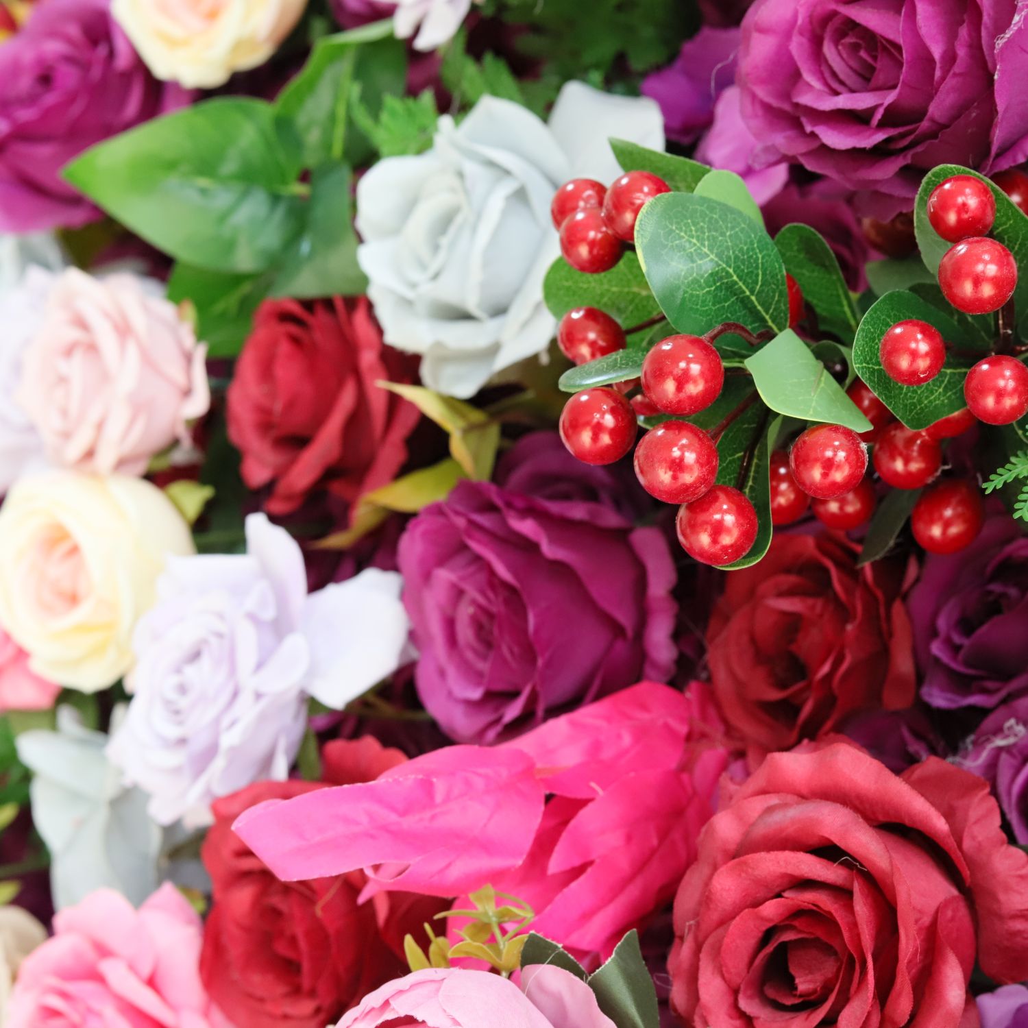 The purple roses fabric flower wall looks mysterious and elegant.