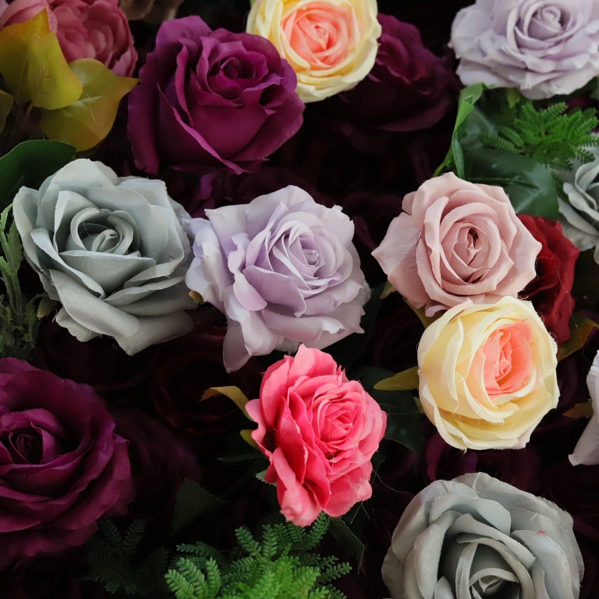 The purple roses fabric flower wall looks mysterious and elegant.