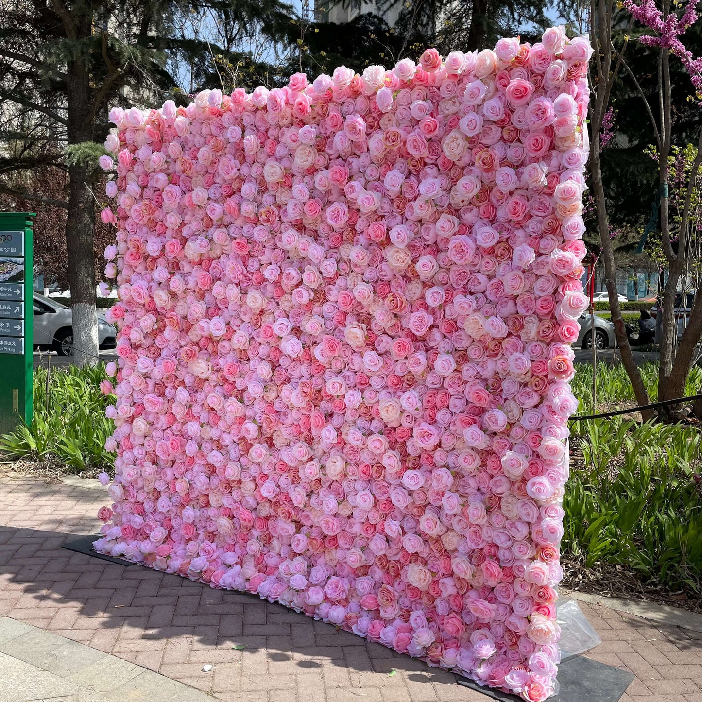 The pink rose fabric flower wall presents a romantic atmosphere.