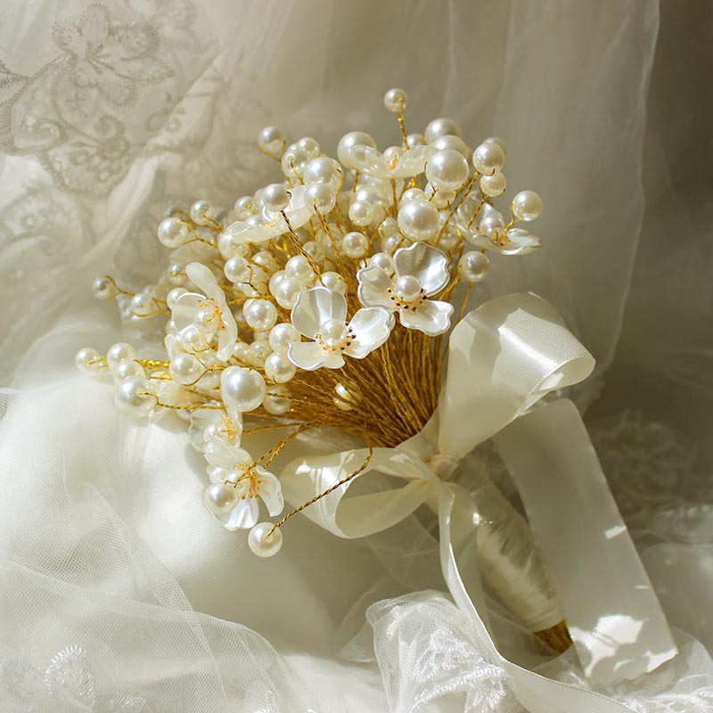Luxurious Pearl Shell Bridal Bouquet for Wedding Party